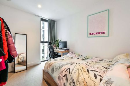 This ultra modern 3 double bedroom apartment spanning over 1100 sq. ft is situated on the 7th floor within the desirable Stratford Mill development. - Photo 3