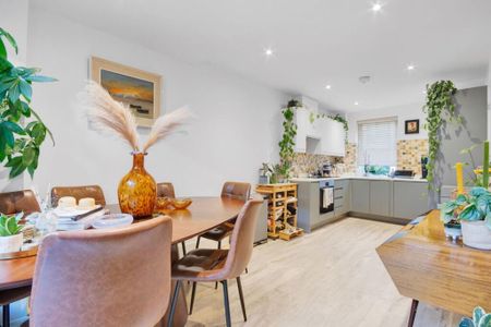 2 Bed Terraced House, Kempton Mews, E6 - Photo 2