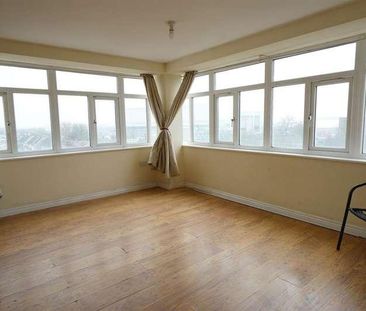 Flat, Riverside Heights, Dock Road, Tilbury, RM18 - Photo 3