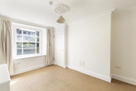 2 Bed Flat - Photo 4