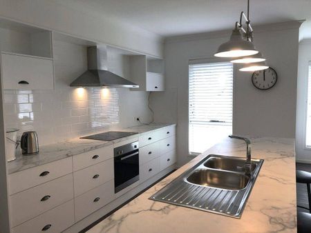 Modern family home - Photo 4