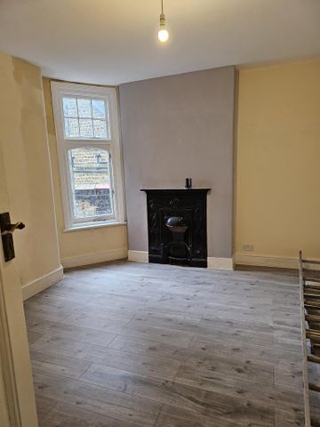 6 bedroom semi-detached house to rent - Photo 5