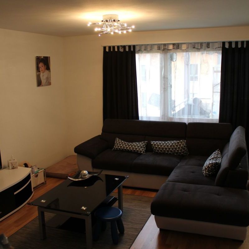 "An sonniger Lage mit grossem Balkon" - Photo 1