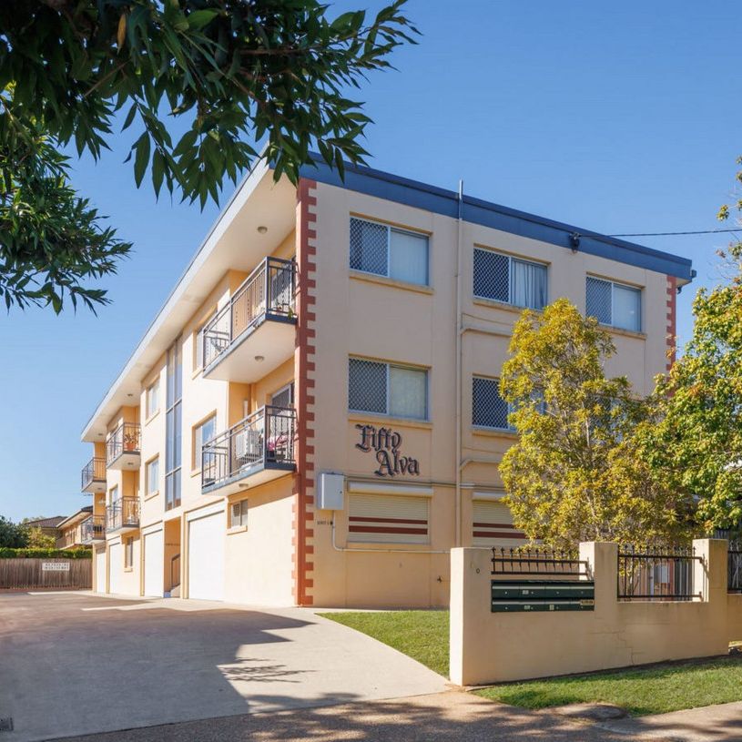 Spacious 3-Bedroom Unit in Prime Gordon Park Location - Photo 1