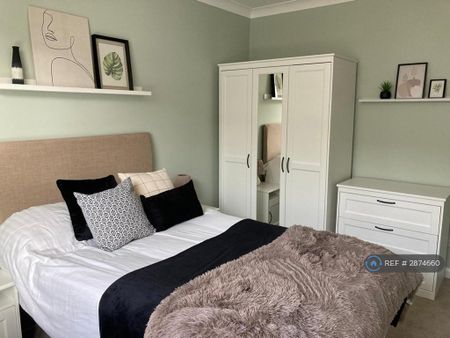 1 bedroom in a house share to rent - Photo 5