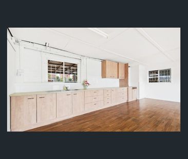 Dual-living potential 2 minutes walking to Woolworth - Photo 4