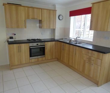 3 bedroom terraced house to rent - Photo 2