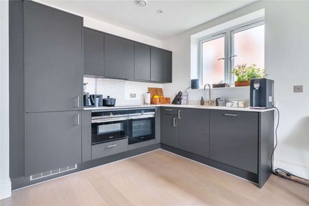 A stylish apartment finished to a very high specification throughout. - Photo 4