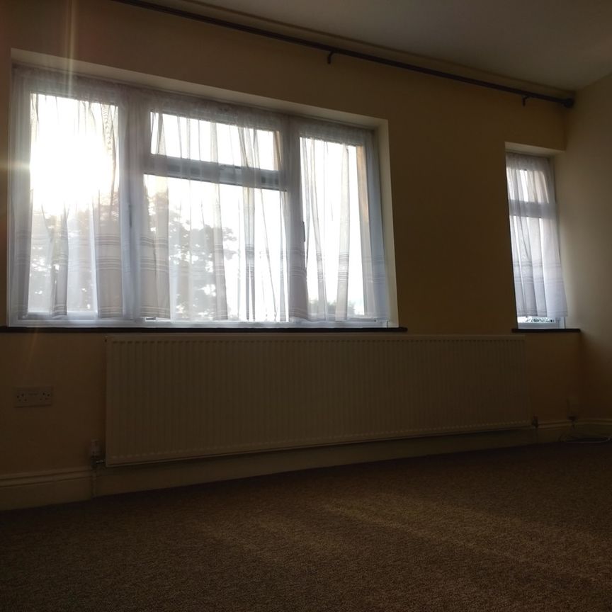 2 Bed Flat, Kenton Lane, HA3 - Photo 1