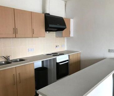 3 bedroom flat to rent - Photo 2