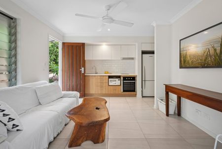 North-Facing Coastal Charm in Sunrise Beach &vert; 6 Months Only &vert; Unfurnished - Photo 3