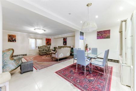 Modern Townhouse with roof terrace in Connaught Village - Photo 3