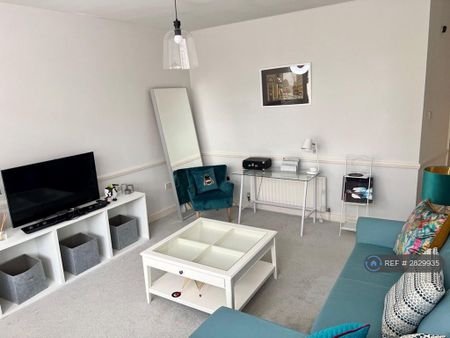 1 bedroom flat to rent - Photo 2