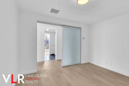 Condo in Downtown Vancouver, BC - Photo 3