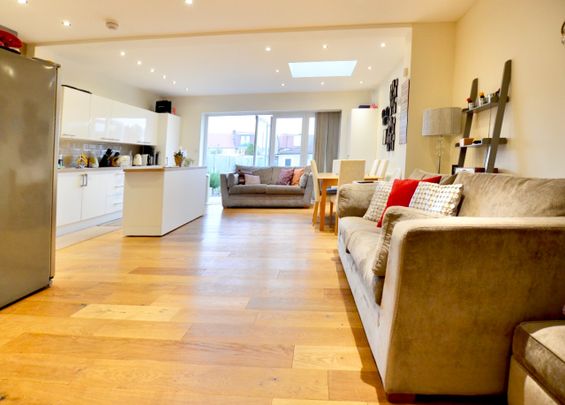 Room in a Shared House, Brunswick Avenue, N11 - Photo 1