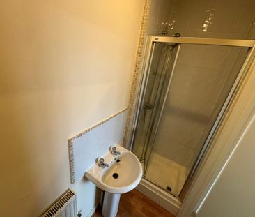 2 bed Apartment - To Let - Photo 6