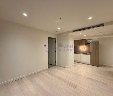 Elegant 1-Bedroom Residence in Prestigious Queens Place – with Prem... - Photo 6