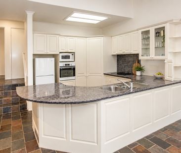 Comfortable Family Living in a Convenient Croydon Hills Location - Photo 3