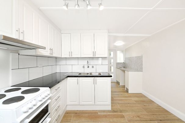 Charming House Backing Onto Sydney Park - Photo 1