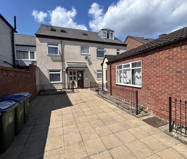 Spinners End Drive, Cradley Heath, West Midlands - Photo 5