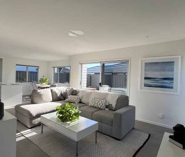 3 Bedroom, 2 Bathroom - New Build Townhouse - Photo 1