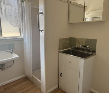 Neat 2 Bedroom Unit Close To CBD and West School - Photo 5