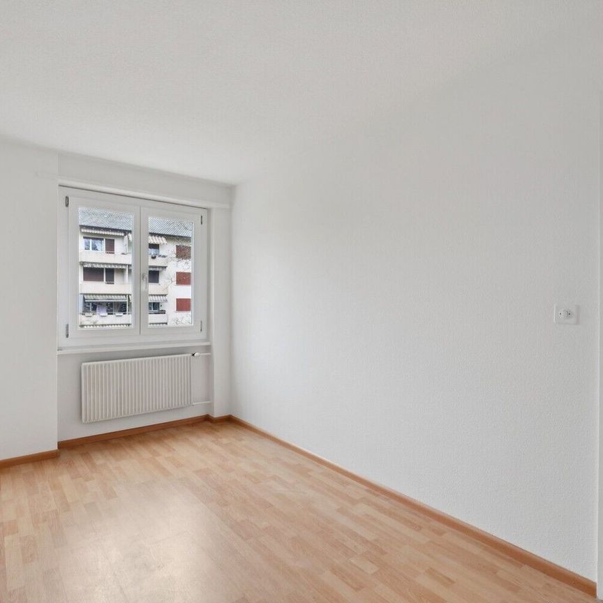 Beautiful renovated apartment in Oensingen - Photo 1