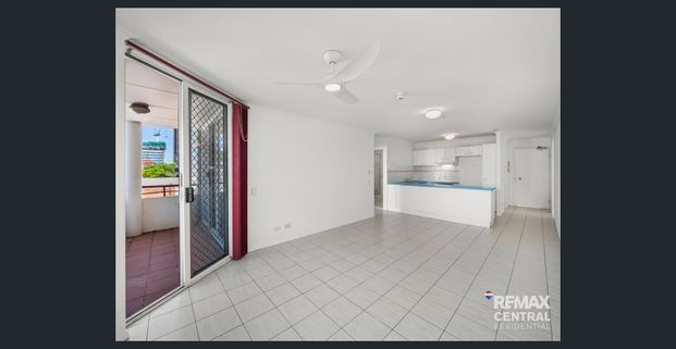 SPRING HILL – TOP FLOOR LIVING ON THE EDGE OF THE CBD - Photo 1