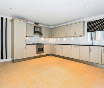 Bridgewater Road, Weybridge, Surrey, KT13 - Photo 1