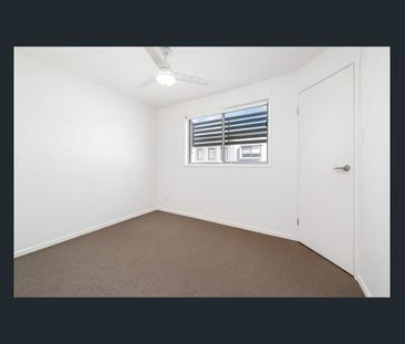 Spacious & Contemporary Townhouse in Prime Rochedale Location - Photo 3