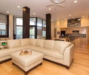 Spacious 2 Bed, 2 Bath Executive Condo in Heart of YEG | 10009 102 ... - Photo 1