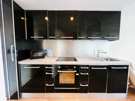 2 bedroom Flat To Let - Photo 2