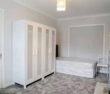 Phibsborough Road, Dublin - Photo 3