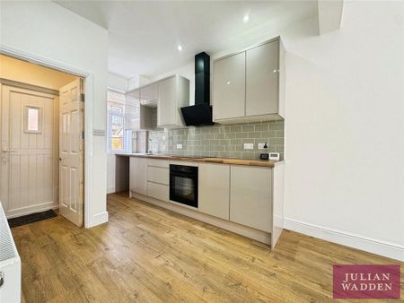 3 bedroom terraced house to rent - Photo 4