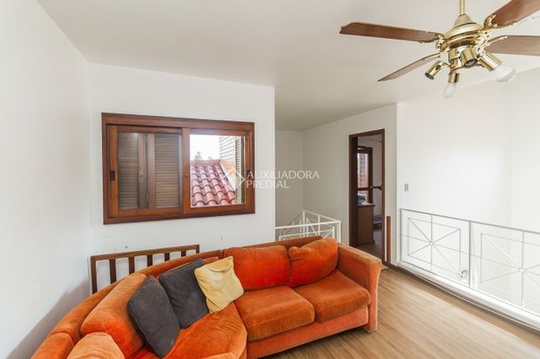 Casa com 3 quartos e 265m² para alugar em Vila João Pessoa, Porto Alegre. - Foto 1