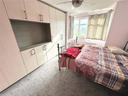 4 bedroom detached house to rent - Photo 2