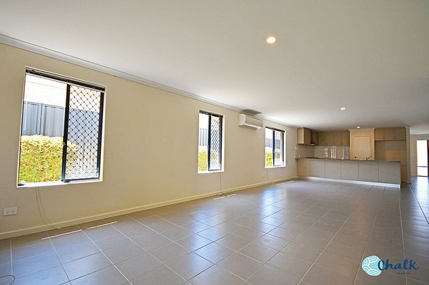 WELL PRESENTED 4x2 WITH STUDY! - Photo 1