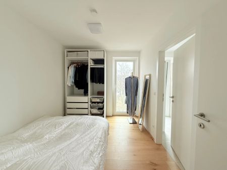 gut geschnittene 2-Zimmer Wohnung in Traumlage mit en—suite Badezimmer! ab 01.04. - Photo 5