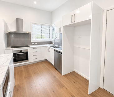 Modern 3 Bedroom Home in Lake Munmorah - Photo 4