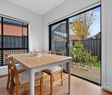 Spacious, Stylish & Perfectly Located! - Photo 6
