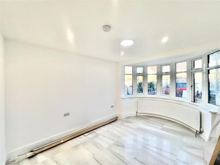 5 bedroom semi-detached house to rent - Photo 2