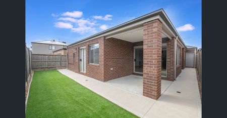 Four Bedroom Spacious Living! - Photo 4