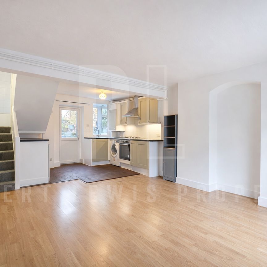 Characterful Two-Bedroom Maisonette Camden Town – Arlington Road, NW1 7ES - Photo 1