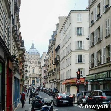 Logement à Paris, Location meublée - Photo 1