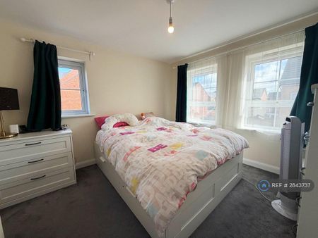 4 bedroom detached house to rent - Photo 2