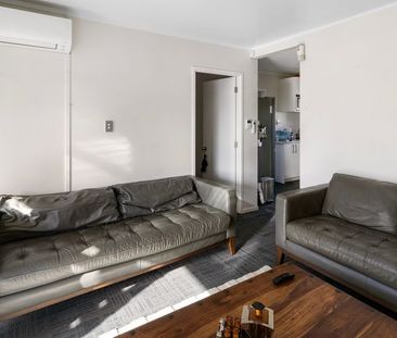 Two bedroom home in Mangere East! - Photo 2