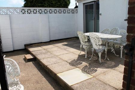 3 bedroom semi-detached house to rent - Photo 3