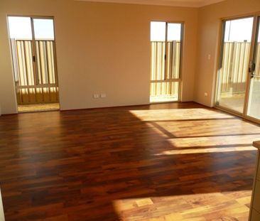 Stunning 2-Storey 4-Bedroom Home with Ocean Views in Two Rocks! - Photo 1