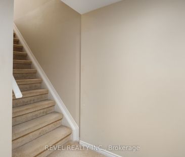 Townhouse For Lease | X8134830 - Photo 6