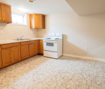 ** SPACIOUS ** 1 BEDROOM LOWER UNIT IN ST CATHARINES!! - Photo 1